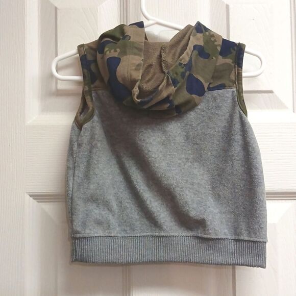 🩷Carter's camo Hooded Vest Boys Size 18M - Picture 3 of 6